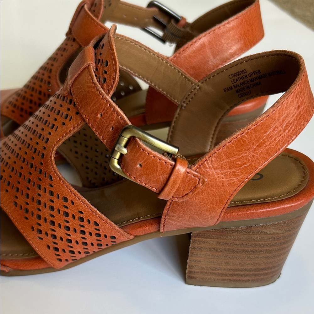 Comfortiva Women's Orange Perforated Sandals. Size 8.5 - Picture 6 of 9